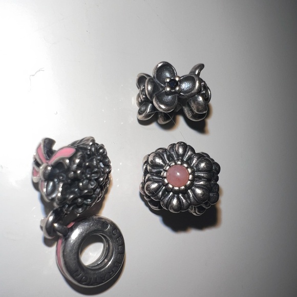 Pandora Silver and Pink Floral Ring Set - Picture 3 of 3